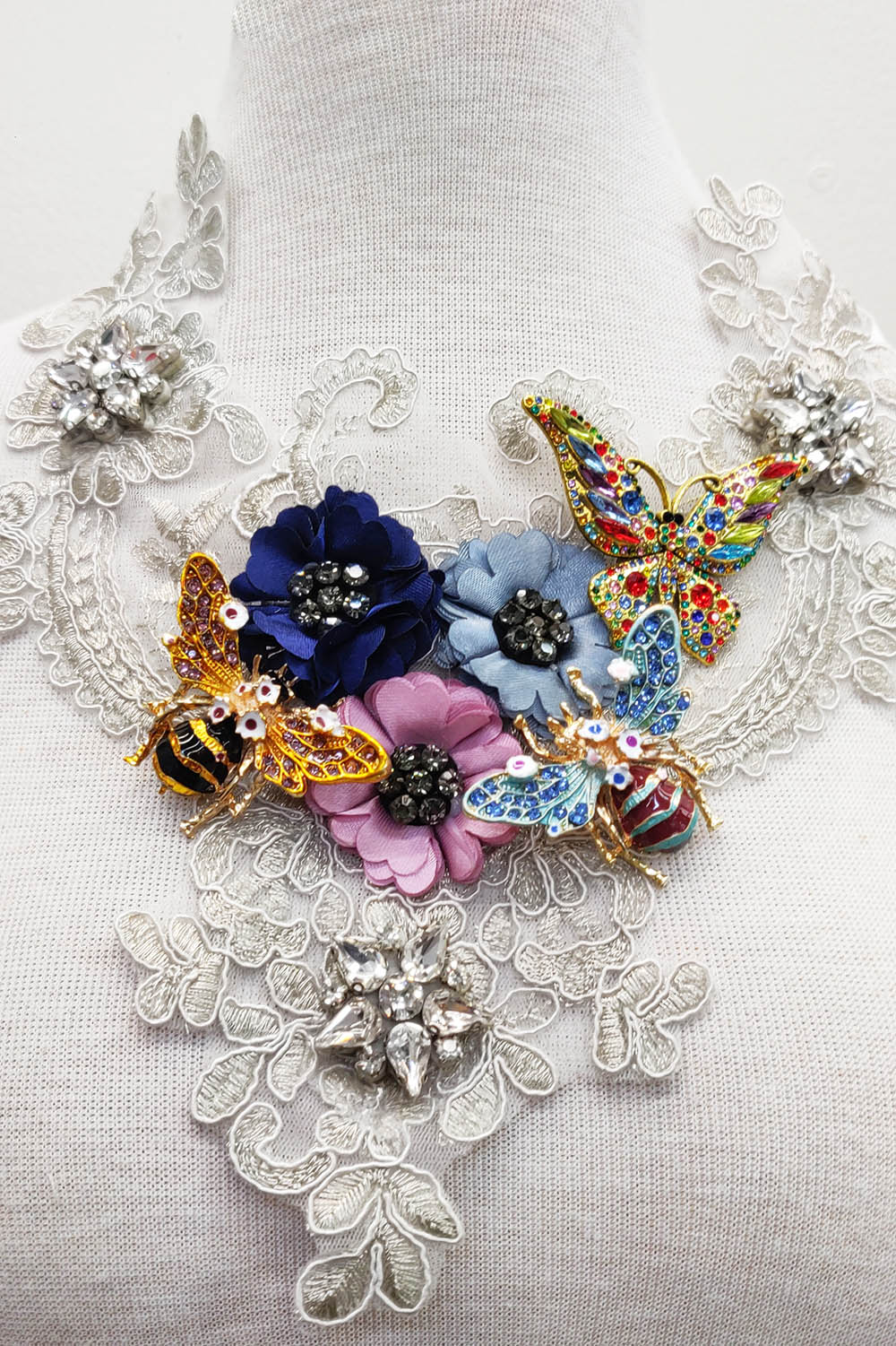 Collar×Malice フラワーバレッタ　カラマリ Queen Victoria Pinned Necklace – Aratta LLC.